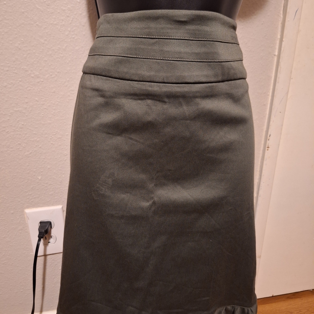 Elegant Women's Dark Olive Green Pencil Skirt NWT.